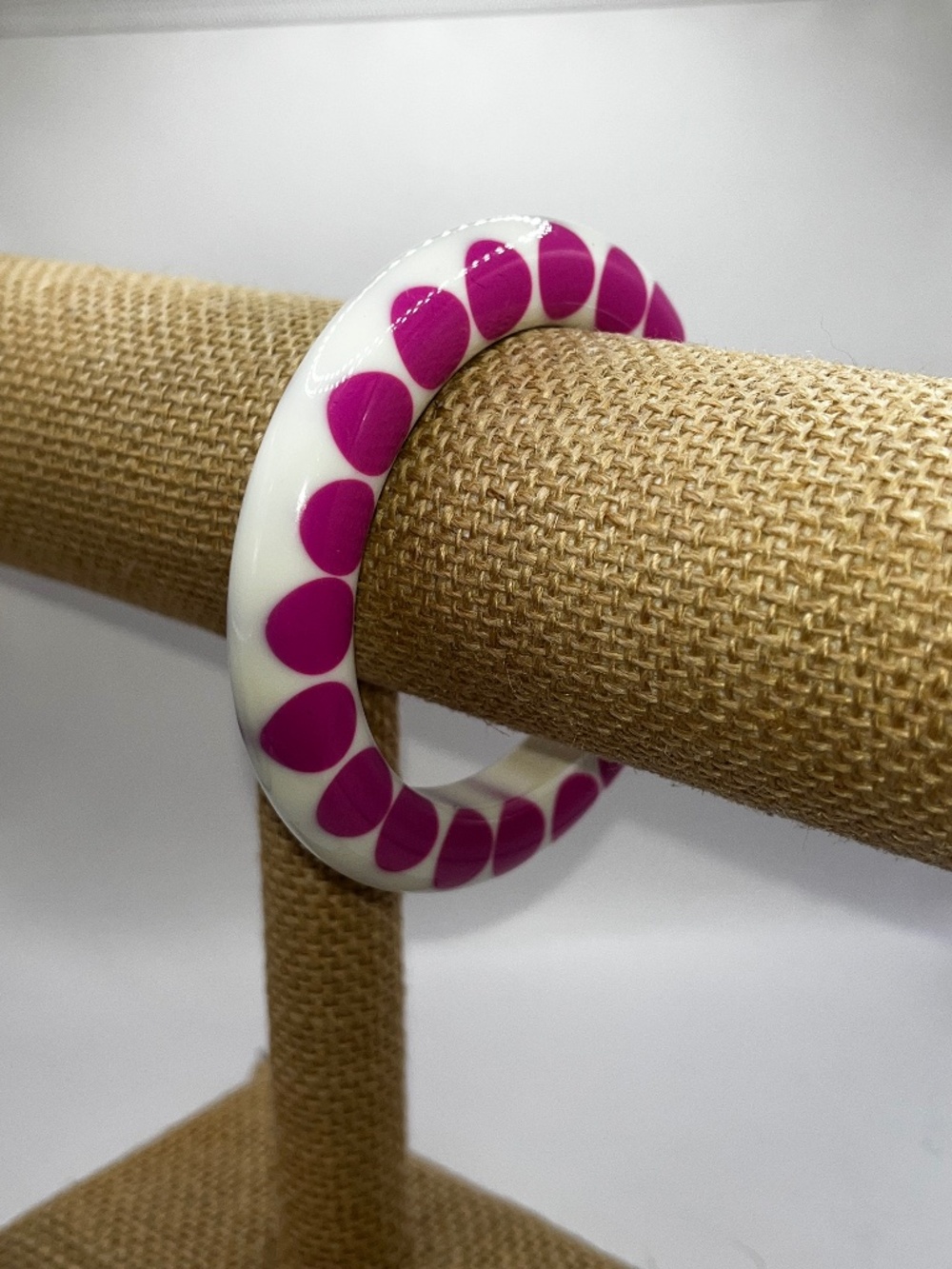 Vintage 1960s Mod White & Magenta Purple Injected Aspirin Dot Lucite Bangle